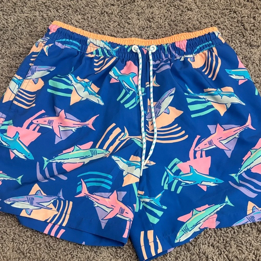 Blue Shark Print Swim Trunks -chubbies Daddy Shark S 5.5 inseam